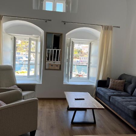 فندق Douskos Port House هيدرا المظهر الخارجي الصورة