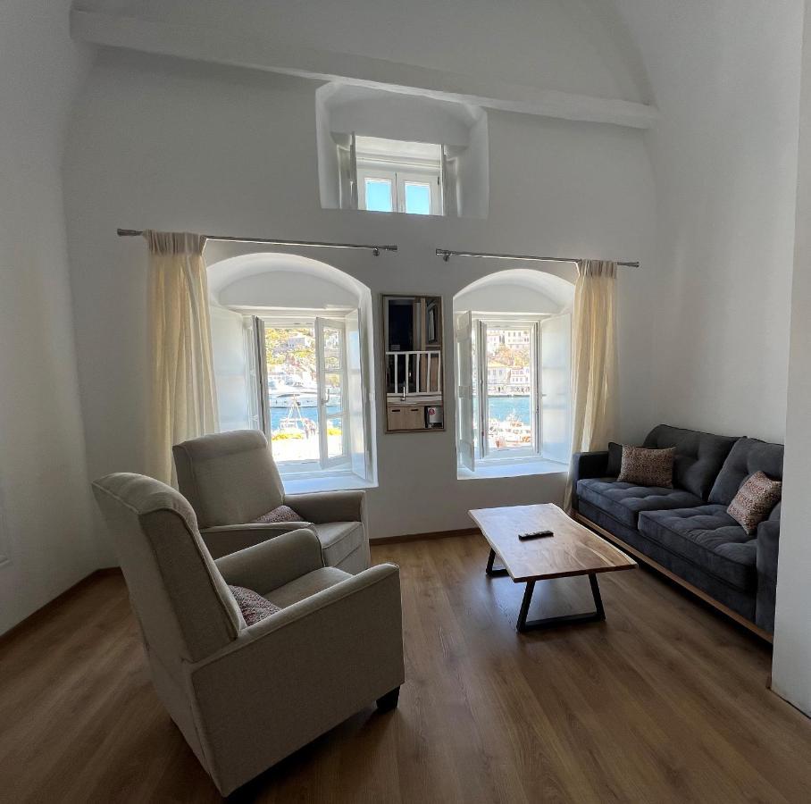فندق Douskos Port House هيدرا المظهر الخارجي الصورة
