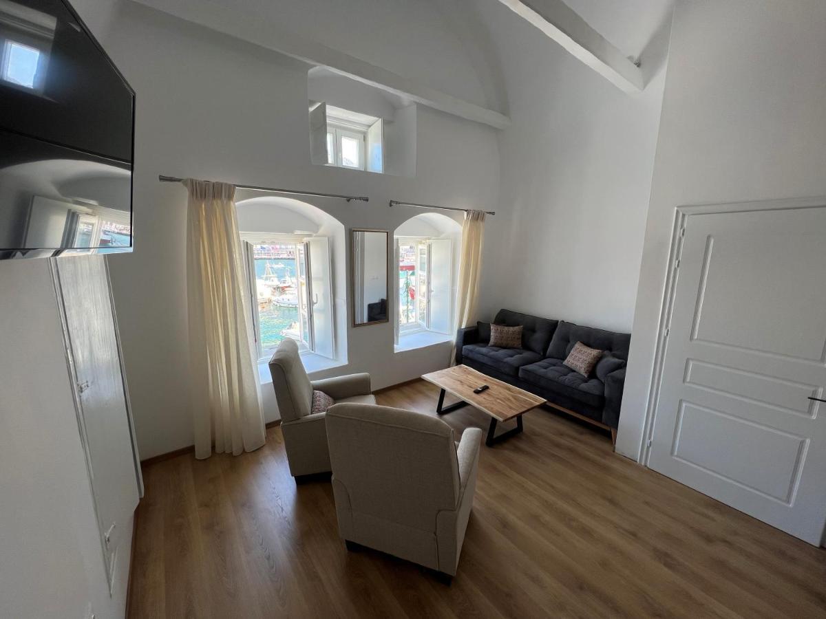 فندق Douskos Port House هيدرا المظهر الخارجي الصورة